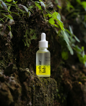 Tónico capilar botánico Zelvar Lab para fortalecer el cabello desde la raíz